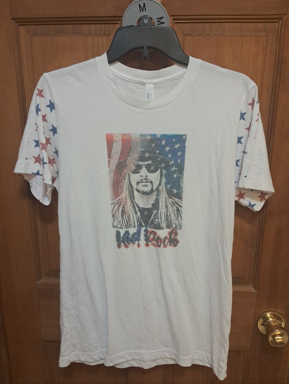 White Graphic Men’s T‑Shirt with Stars Sleeve Detail Featuring Kid Rock